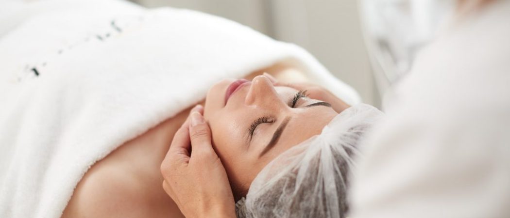 Japansk Lifting ansigtsbehandling der giver naturligt ansigtsløft uden kirurgi